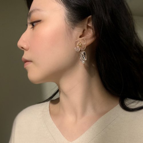 花型ノンホールピアス（クリスタル付き） Amazon | CHERRY Knotフラワー ピアス イヤリング ノンホール