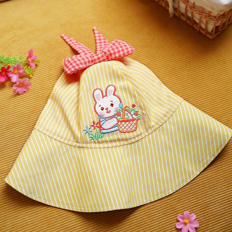 Little rabbit buzzing retro Showa cute flower basket sun hat sunscreen embroidery - หมวก - เส้นใยสังเคราะห์ สีเหลือง