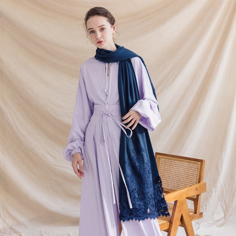 【輕奢】Aurora藍盆花網紗蕾絲刺繡純羊絨Cashmere圍巾 - 圍巾/披肩 - 其他材質 藍色