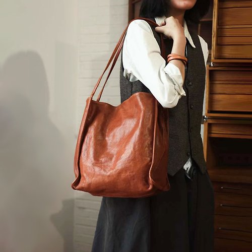 MUR Korean FLINGBACK Vegan Leather Bag (Crinkle Dk Brown) - Shop mur-bag  Messenger Bags & Sling Bags - Pinkoi