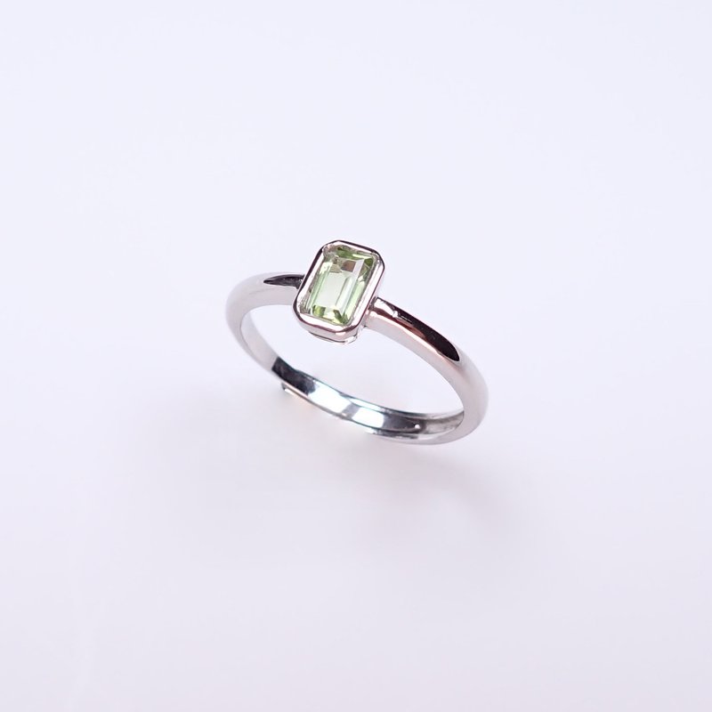 Stone Solitaire Emerald Turned Sterling Silver Ring - แหวนทั่วไป - เงิน สีเขียว