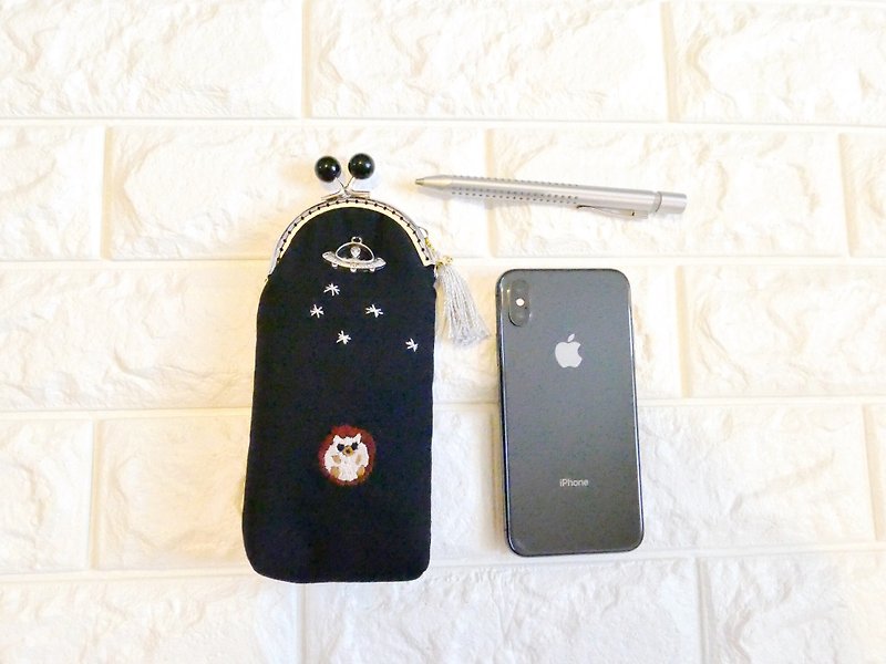 Embroidery pen case Umaguchi Hedgehog and UFO - Pencil Cases - Cotton & Hemp Black