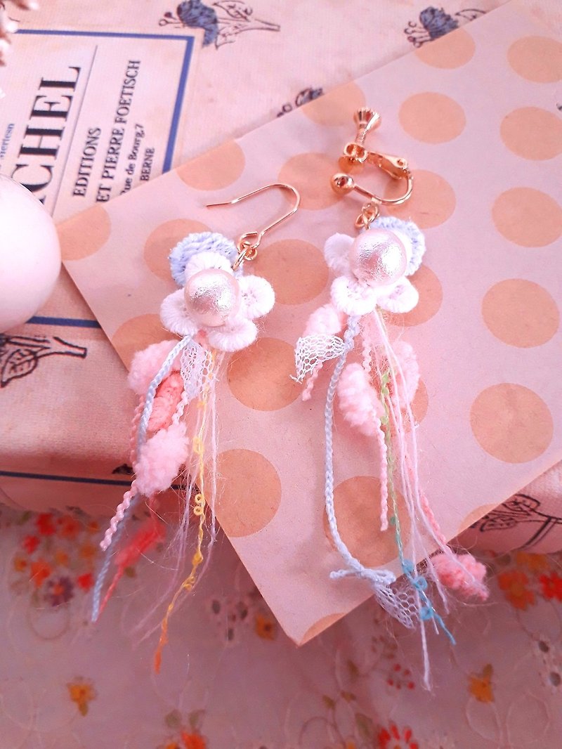 Japanese cotton pearl cute bubble white lace tassel earrings D138 gift forest dream sweet girl heart Valentine's Day gift - ต่างหู - วัสดุอื่นๆ หลากหลายสี