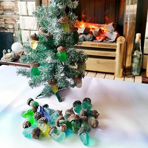 海玻璃給你 Xmas tree decoration.Sea glass Christmas ornaments.Bonfire sea glass acorn.Beach