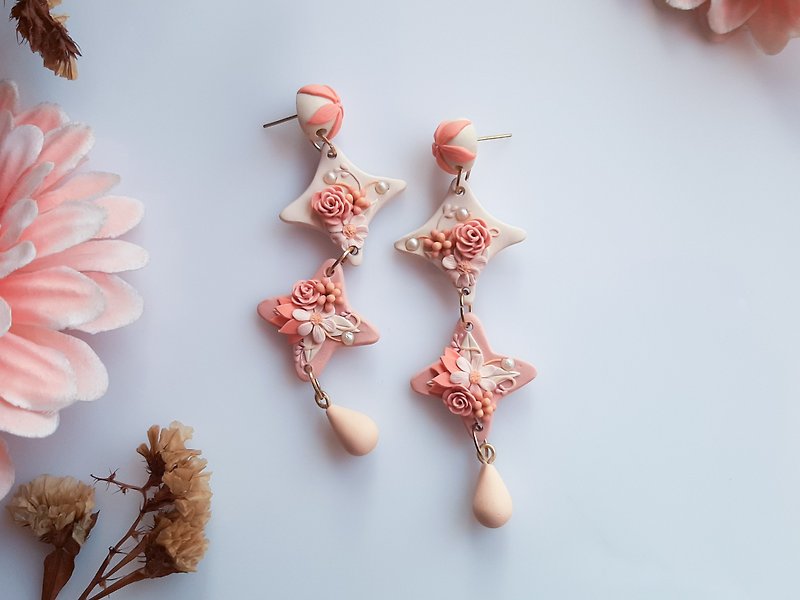 粉色花朵吊墜耳環 獨特手工耳環 花園耳環 - 耳環/耳夾 - 陶 粉紅色