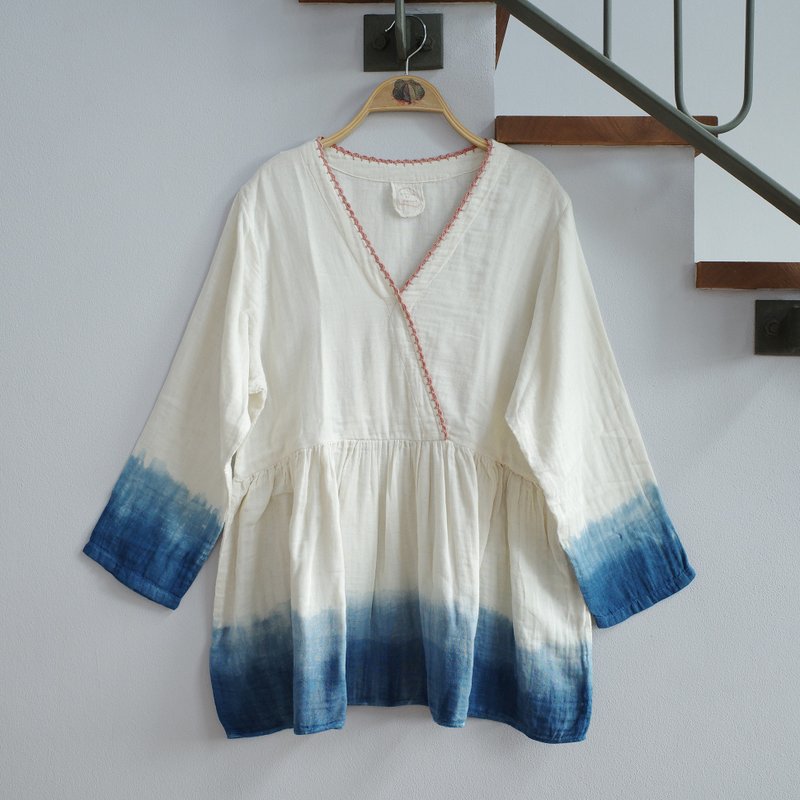 Y blouse 02 / indigo dip dye with pink color hand-crochet - 女上衣/長袖上衣 - 棉．麻 粉紅色