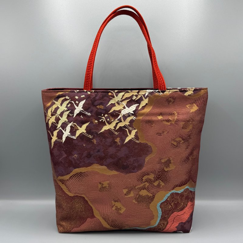 着物 帯 帯締め ハンドメイド トートバッグ リメイク 六通柄袋帯 唐織 群鶴滄海文 金 - 手提包/手提袋 - 絲．絹 咖啡色