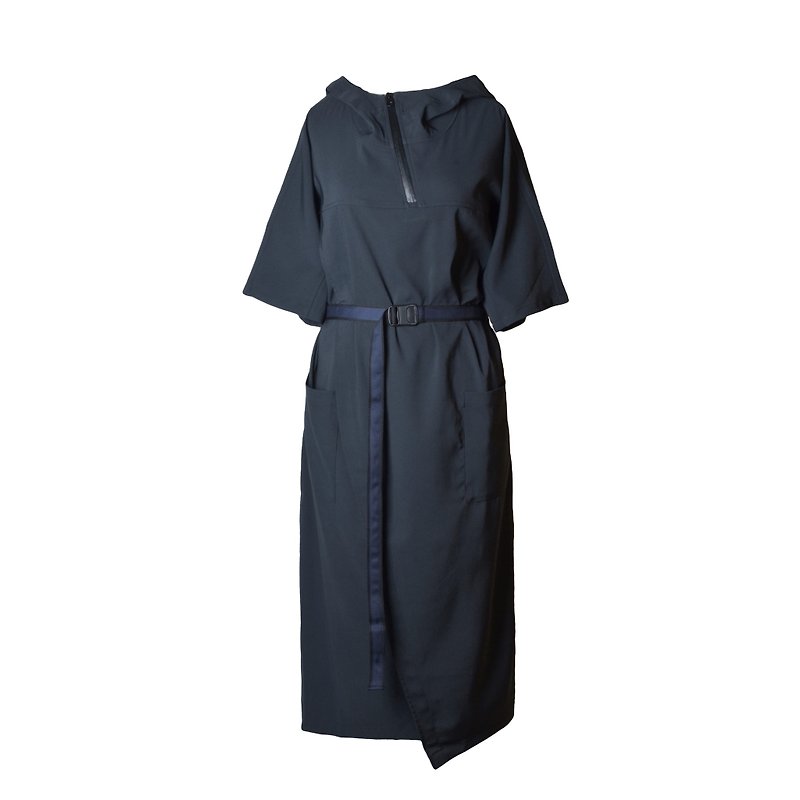 oqLiq  -  Project 03  - 私たちの標準的な半袖フード付きドレス（ブラック） - ワンピース - ポリエステル ブラック