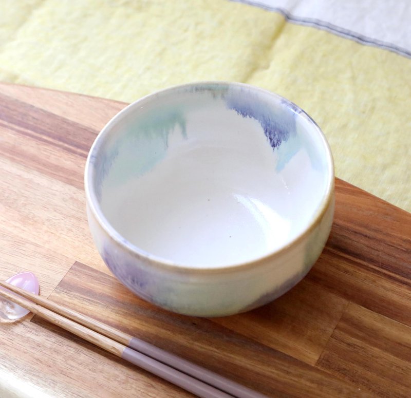 涼やかブルーグリーン にじみ模様の丸鉢 白釉 - 碗 - 陶 藍色