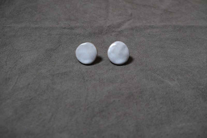 No.03 Milky White Series-No.4 Clip-ying work shop. - Earrings & Clip-ons - Pottery White