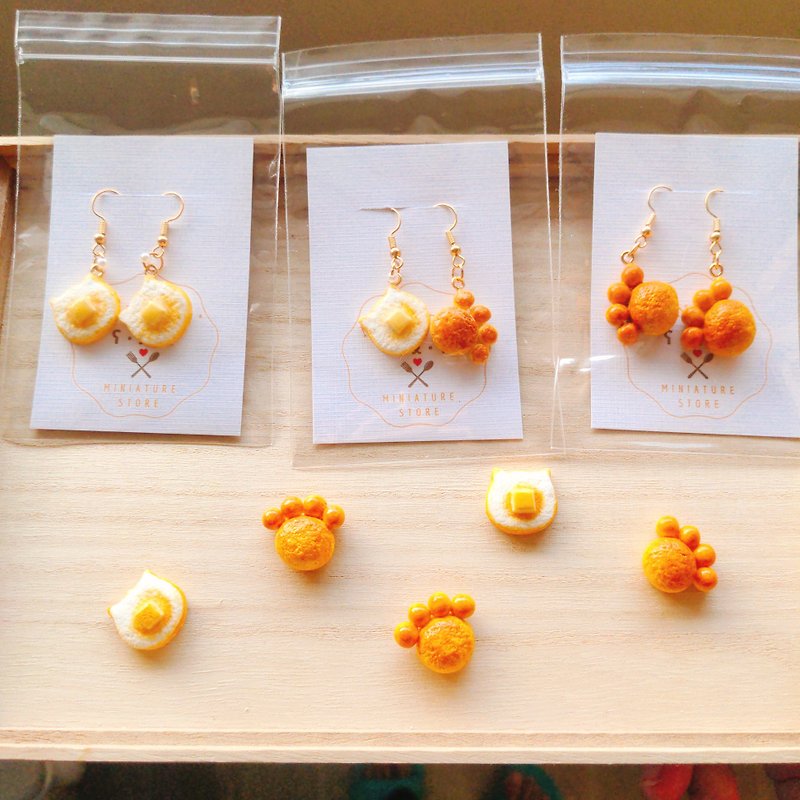 minita* mini cat cream toast mini cat paw bread earrings ear hook Clip-On high simulation - Earrings & Clip-ons - Resin Orange