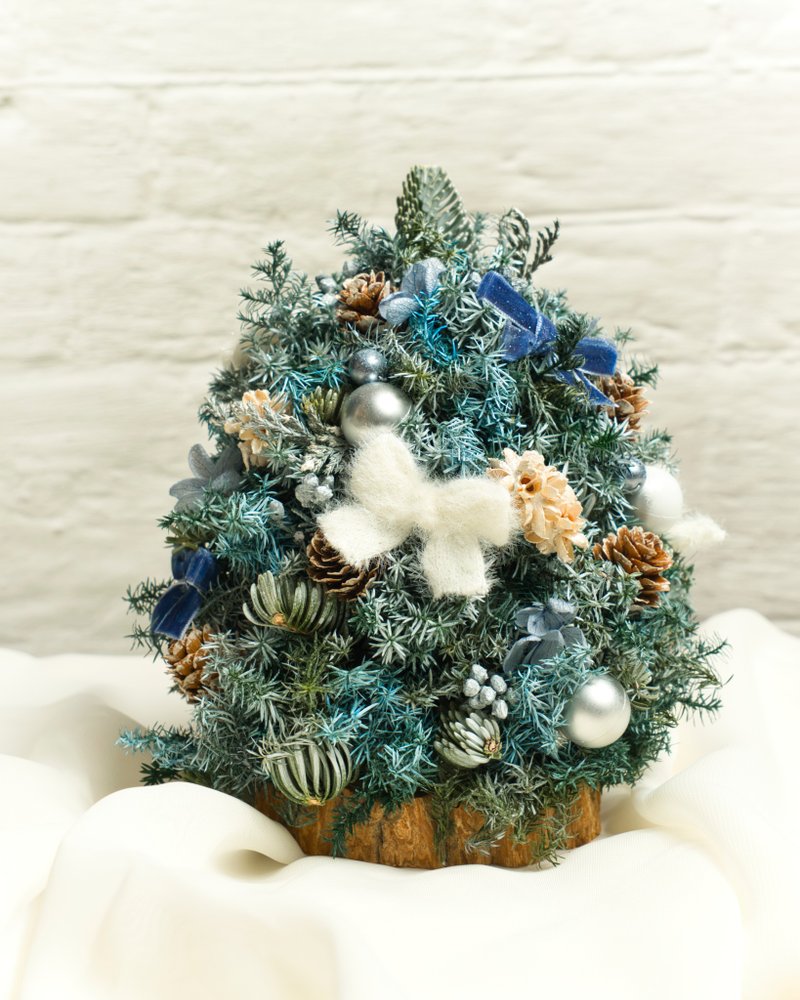 Christmas Series - Camphor Wood Base Medium Christmas Tree - Dried Flowers & Bouquets - Plants & Flowers Blue