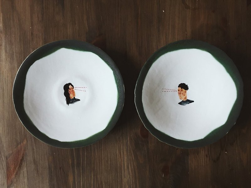 Couple ray on plate pottery plate - เซรามิก - ดินเผา สีเขียว