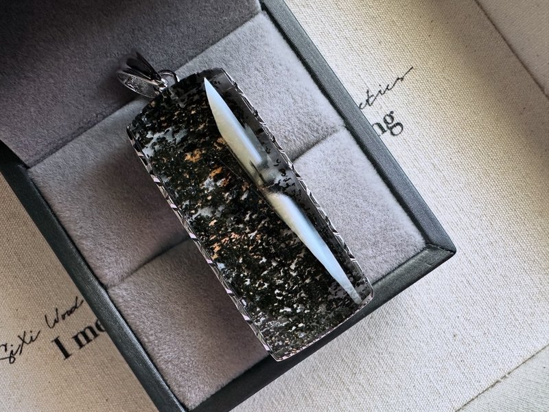 綠龍幽與膠花共水晶生無事牌 白銅 - 項鍊 - 水晶 