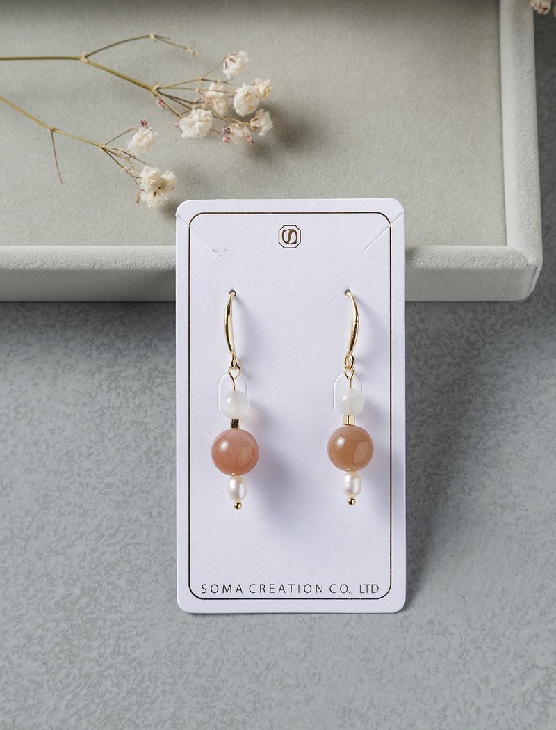 Shepherd earrings with moonstones and freshwater pearls - Earrings & Clip-ons - Gemstone Orange