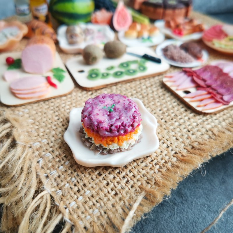 娃娃屋食物 1/6 比例毛皮大衣下的鯡魚沙拉芭比娃娃屋食物 - 其他 - 黏土 多色
