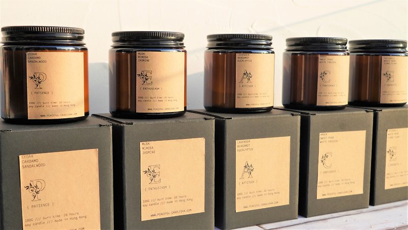 【Signature Letter Candle】Scented Soy Wax Candle- 100G - เทียน/เชิงเทียน - ขี้ผึ้ง ขาว