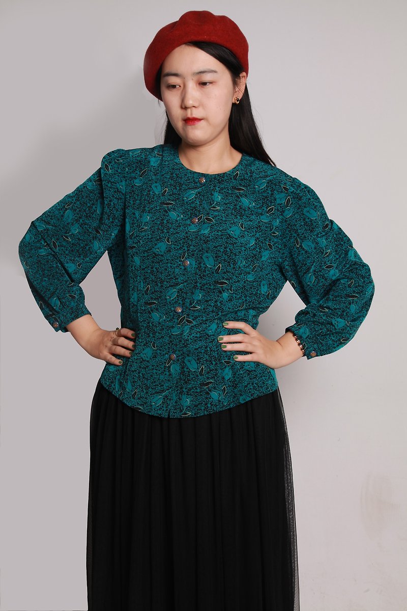 【Green Rose】Dark blue and green retro elegant flower vintage blouse - เสื้อเชิ้ตผู้หญิง - เส้นใยสังเคราะห์ หลากหลายสี
