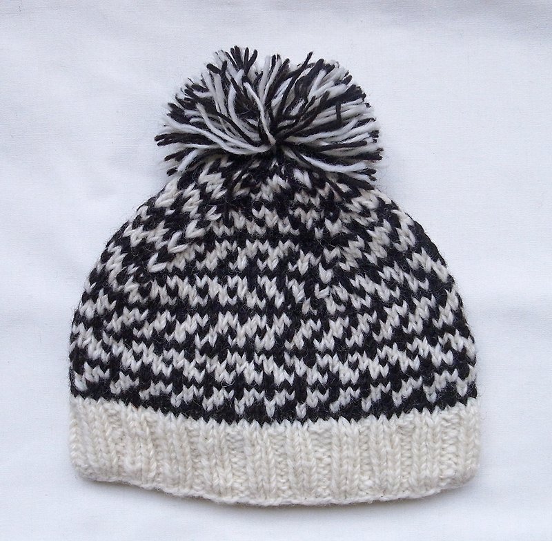 羊毛手編毛帽 毛球 球球 立體編織  黑+白 - 帽子 - 羊毛 黑色