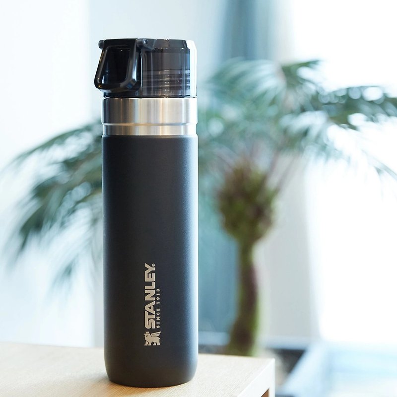 STANLEY GO series vacuum thermos bottle 0.7L / matt black - กระบอกน้ำร้อน - สแตนเลส สีดำ
