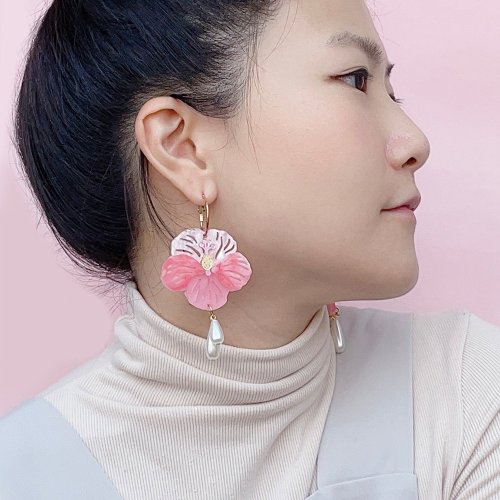 ピンクのハイビスカスピアス - ショップ FABcessories ピアス