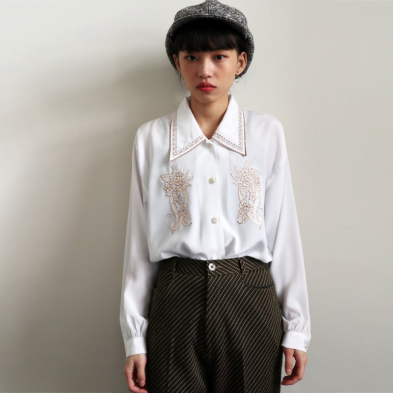 Pumpkin Vintage. Vintage embroidery chiffon shirt - เสื้อเชิ้ตผู้หญิง - เส้นใยสังเคราะห์ 