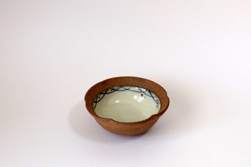 Round flower small bowl - Small Plates & Saucers - Pottery 