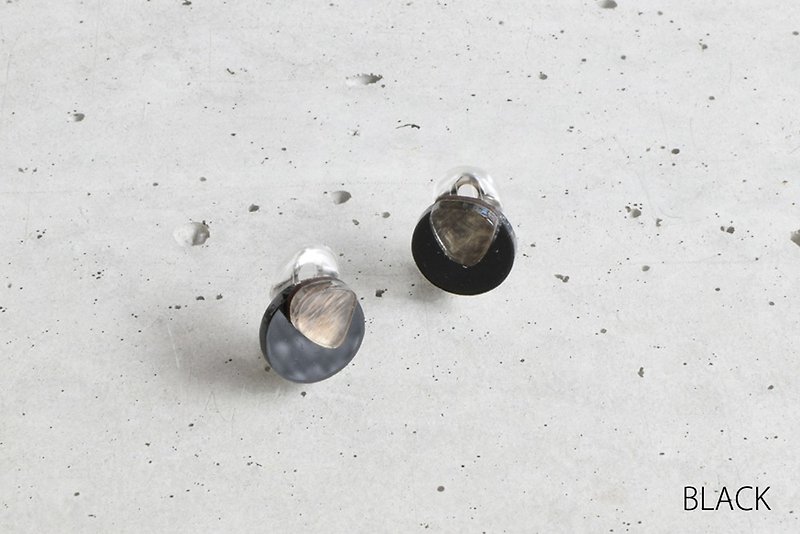koishi plate earrings / BLACK - Earrings & Clip-ons - Acrylic Black