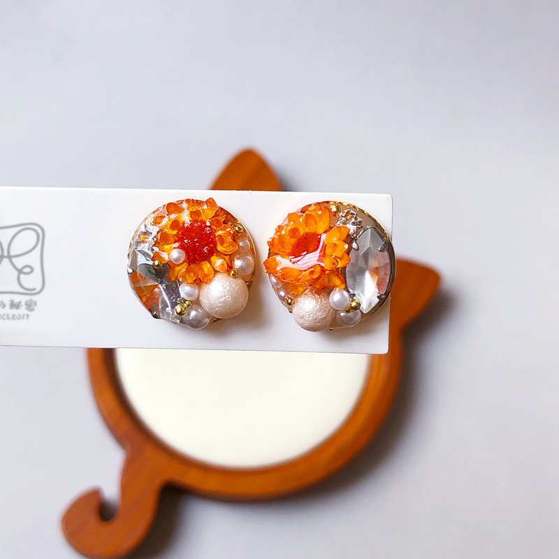 【星花璀璨】耳環 耳釘 耳夾 壓花 幹花 永生花 圓形 珍珠 鑽 桔 - 耳環/耳夾/耳骨夾 - 植物．花 橘色