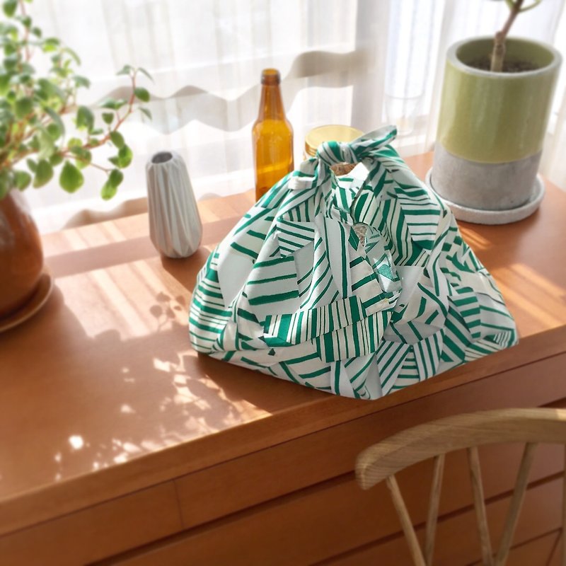 Azuma bag bold pattern green M - กระเป๋าถือ - ผ้าฝ้าย/ผ้าลินิน สีเขียว