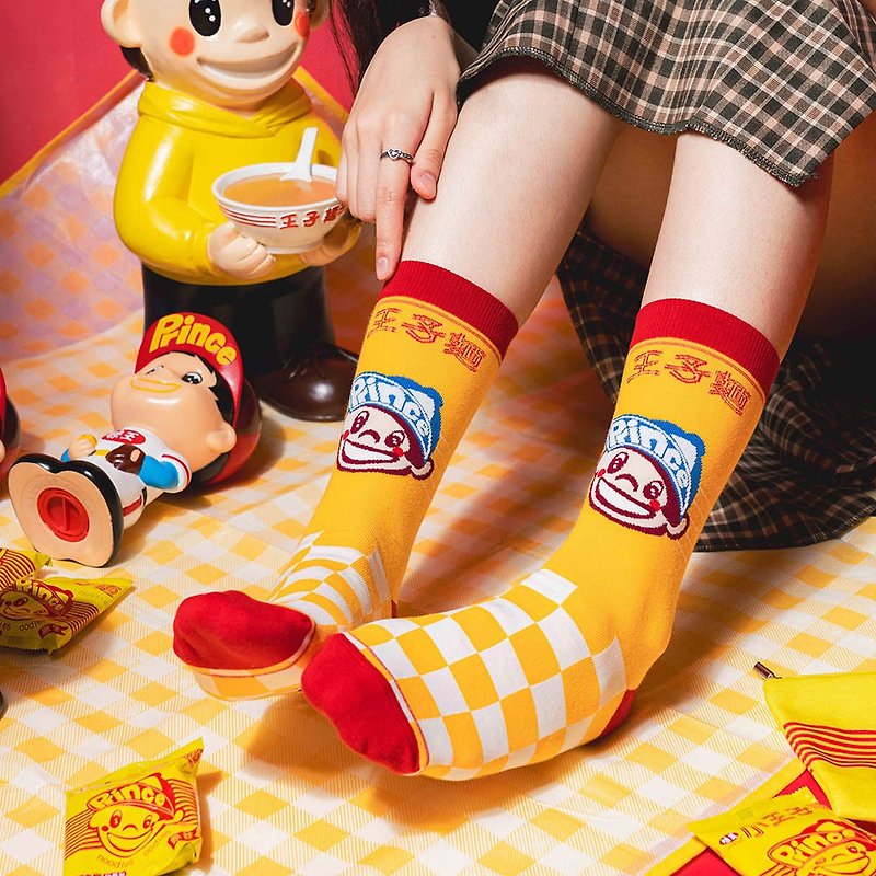 [Classic Prince Noodles] Prince Noodles co-branded embroidered mid-calf socks/Z0025 - ถุงเท้า - ผ้าฝ้าย/ผ้าลินิน สีเหลือง