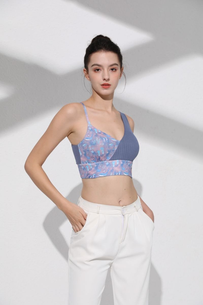 Collaborative Design x Asymmetric Marine Print Bra Top - ชุดกีฬาผู้หญิง - ผ้าฝ้าย/ผ้าลินิน สีน้ำเงิน