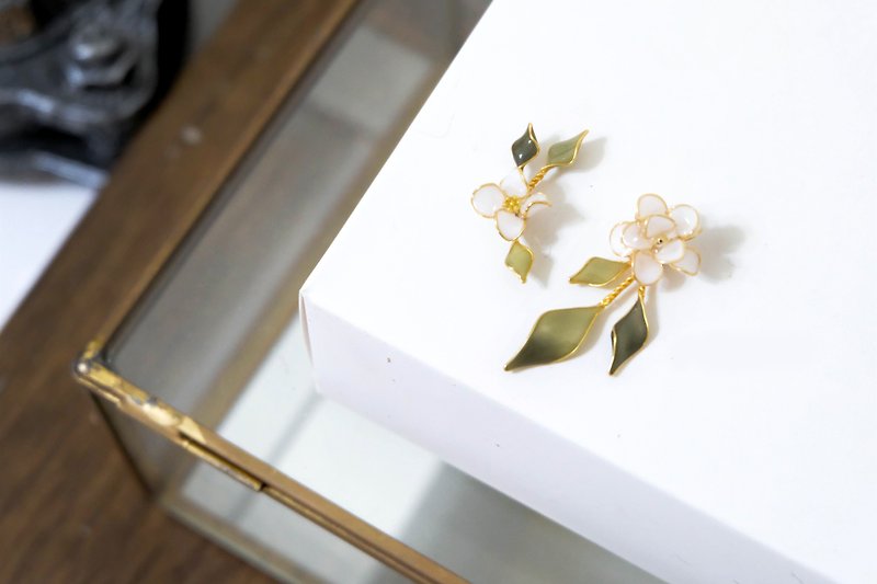 Ear pin x Clip-On crystal flower-picking flower (white)_光点Accessories