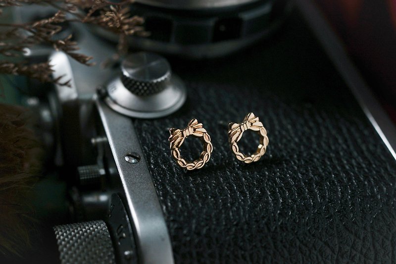 [Old jewelry/Western old pieces] VINTAGE American AVON super mini wreath vintage pin earrings - ต่างหู - โลหะ สีทอง