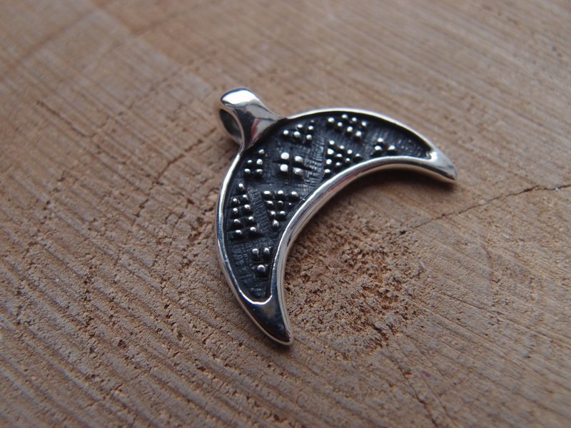 Lunula Lunnitsa crescent Sterling Silver Pendant Slavic women charm - 項鍊 - 純銀 銀色