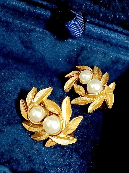 老時光製造所 vintage jewelry AVON 珍珠金色桂冠葉 夾式耳環