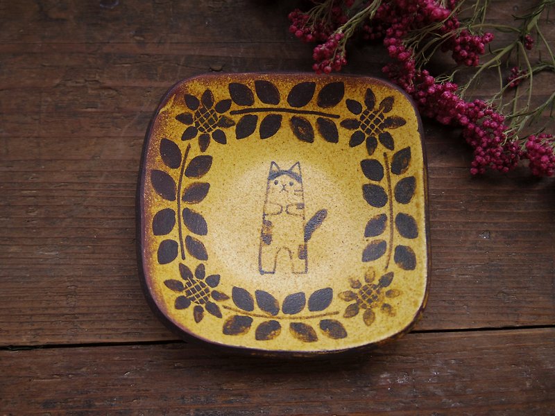 Tiny plate with Cat - Plates & Trays - Pottery Black