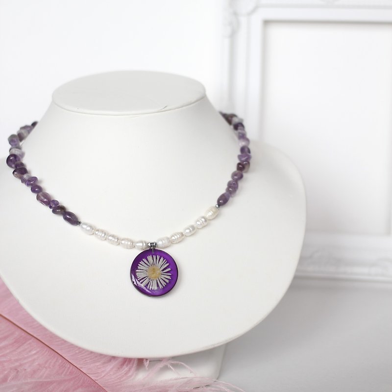 Amethyst and freshwater pearl choker with real flower pendant - Chokers - Pearl 