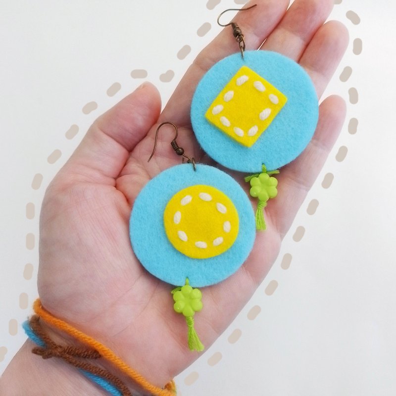 Cute free-form dangle earrings design with hand-stitching on hard felt, beads - 耳環/耳夾/耳骨夾 - 其他材質 