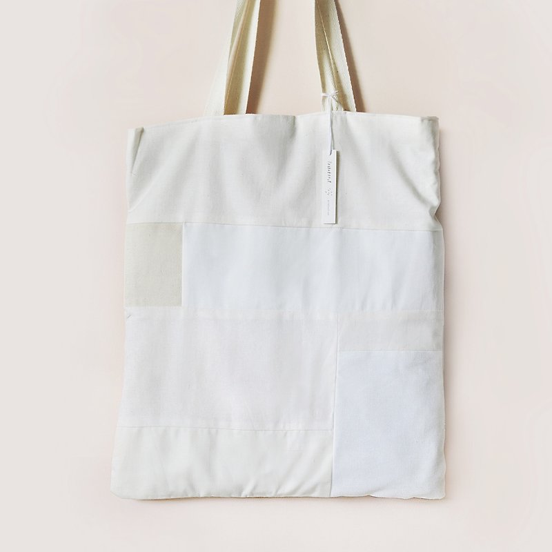 Patchy Reversible Tote Bag - กระเป๋าถือ - ผ้าฝ้าย/ผ้าลินิน สีกากี