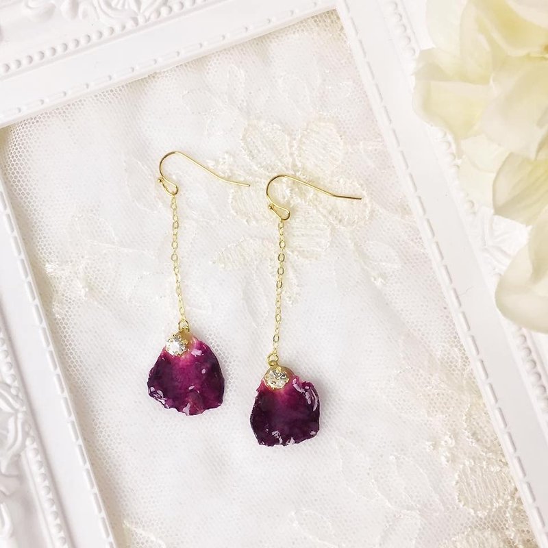 [Atelier A.] Christmas rose petal rose earrings - Earrings & Clip-ons - Plants & Flowers 