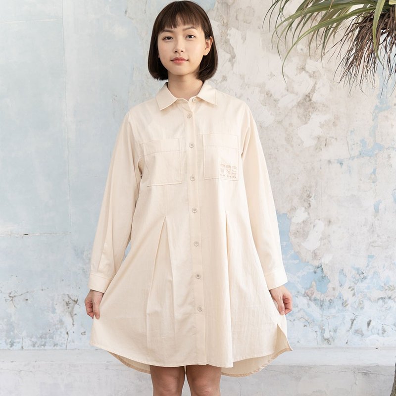 Hana Mokuba Shirt-Style Large Pocket Pleated Dress - ชุดเดรส - ผ้าฝ้าย/ผ้าลินิน 