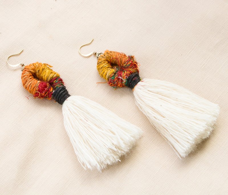 Rainforest Rhapsody - Sari Weaving Tassel Earrings - Orange - ต่างหู - ผ้าฝ้าย/ผ้าลินิน สีส้ม