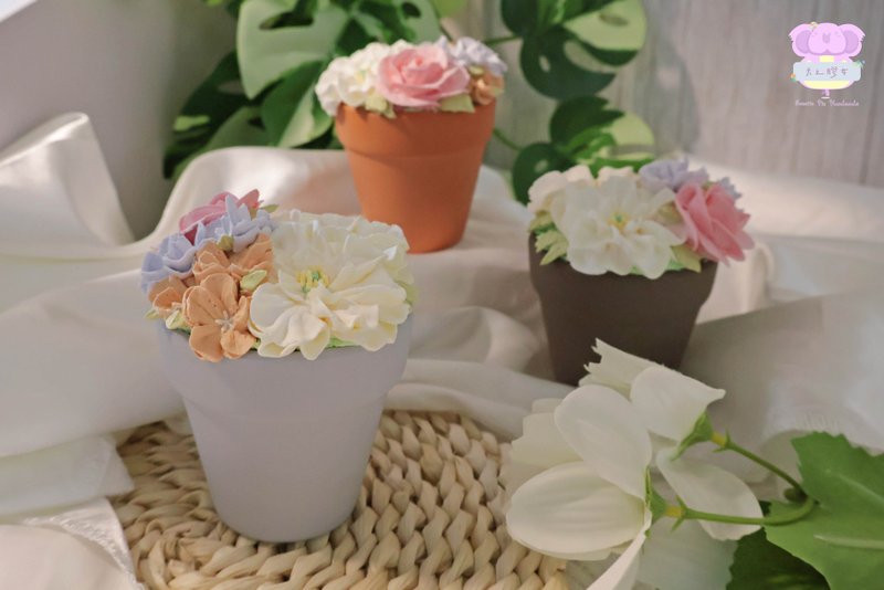 (Ready Stock) Cream Butterfly Buttercup Diffusing Potted Plant - Items for Display - Clay Green