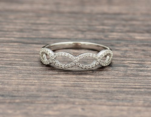 Mika 18K白金無限扭紋微密釘鑽石結婚戒指
