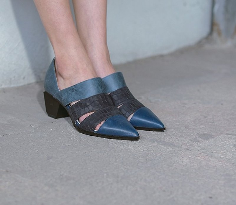 Micro-seam hollow pointed leather rough diamond heel shoes black blue - รองเท้าส้นสูง - หนังแท้ สีน้ำเงิน