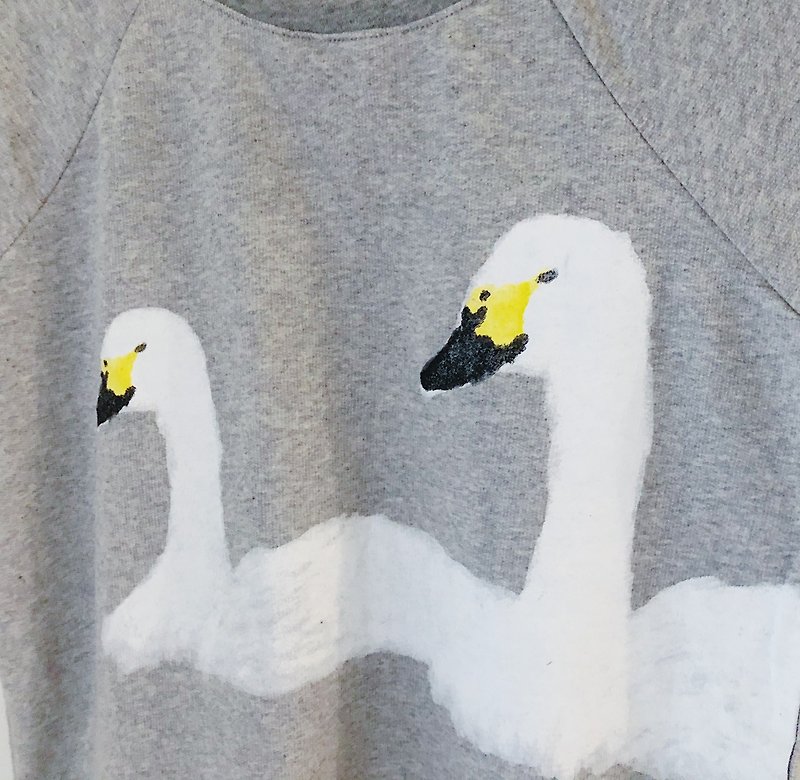 Swan - short sleeve Top/ T-shirt // off-white , grey - T 恤 - 棉．麻 白色