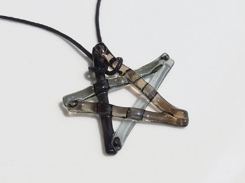 Glass star (star [monochrome]) necklace [made-to-order]