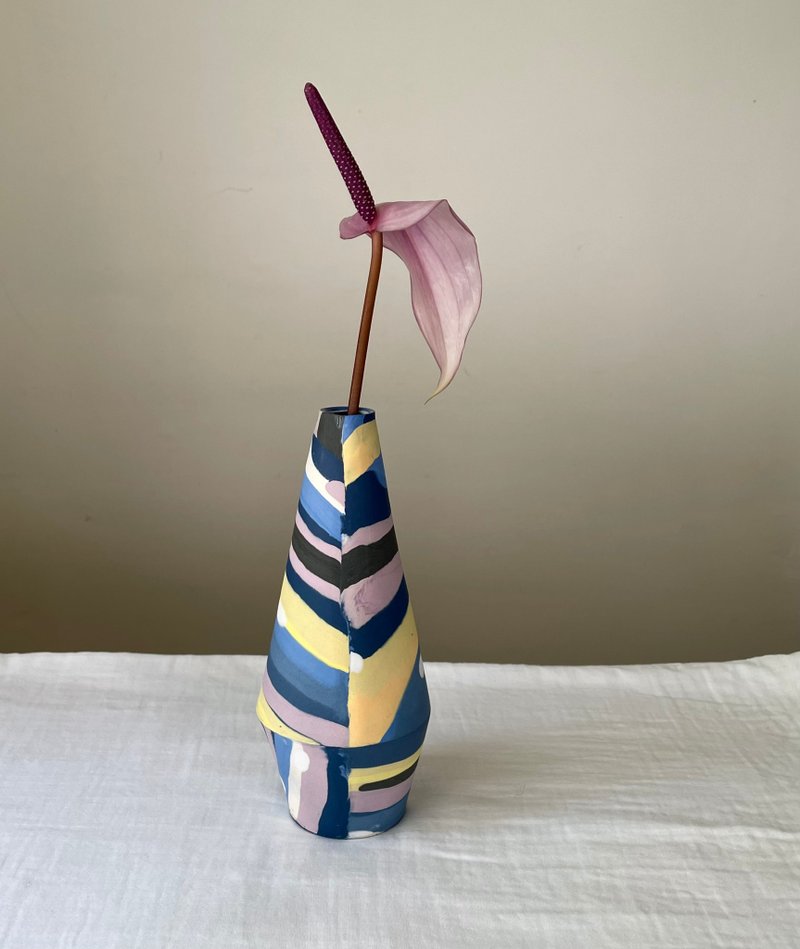 Night Sky Colors Nerikomi Cone Vase - เซรามิก - เครื่องลายคราม 