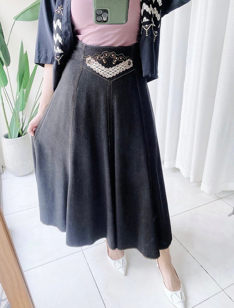 Pure black waist hand embroidered romantic weekend party ancient cotton denim denim skirt skirt - กระโปรง - ผ้าฝ้าย/ผ้าลินิน สีดำ